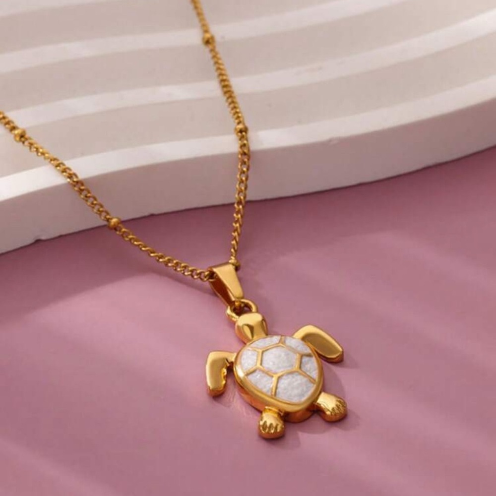 Gold Heart Pendant Necklace